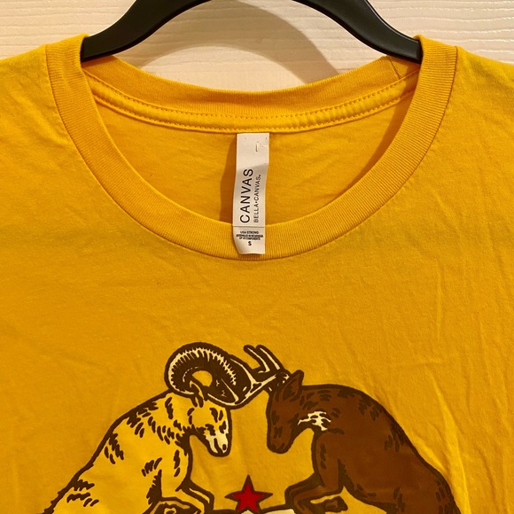 ❌SOLD❌Shiner Bock + Magellan Outdoors Yellow Collaboration Promo Tee - Picture 3 of 5